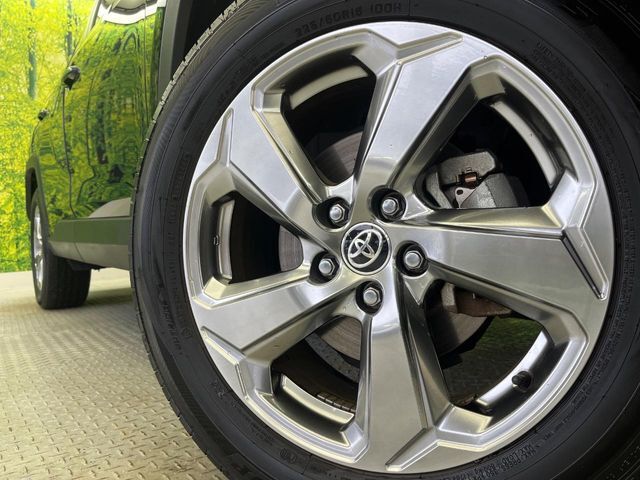 【純正18インチアルミホイール】外観にマッチした純正アルミホイールを装着しております。各種社外アルミホイールや、スタッドレスタイヤも取扱いしております。是非ご相談ください♪