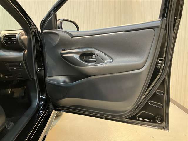 運転席前面ドア部分です♪