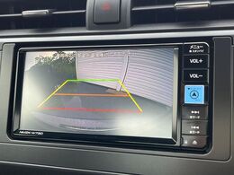 【バックカメラ】駐車時に後方がリアルタイム映像で確認できます。大型商業施設や立体駐車場での駐車時や、夜間のバック時に大活躍！運転スキルに関わらず、今や必須となった装備のひとつです！