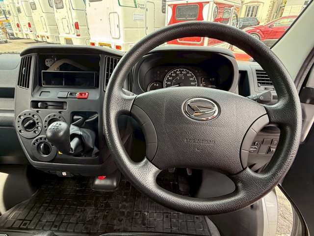 12Vクーラー　レノジー400AHリチウムサブバッテリー　冷蔵庫　FFヒーター　2000Wインバーター　デジタルインナーミラー　4WD  キーレス　衝突軽減ブレーキ　ホワイトレタータイヤ　LEDヘッドライト　ソーラーパネル