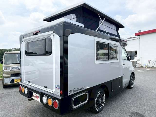 12Vクーラー　レノジー400AHリチウムサブバッテリー　冷蔵庫　FFヒーター　2000Wインバーター　デジタルインナーミラー　4WD  キーレス　衝突軽減ブレーキ　ホワイトレタータイヤ　LEDヘッドライト　ソーラーパネル