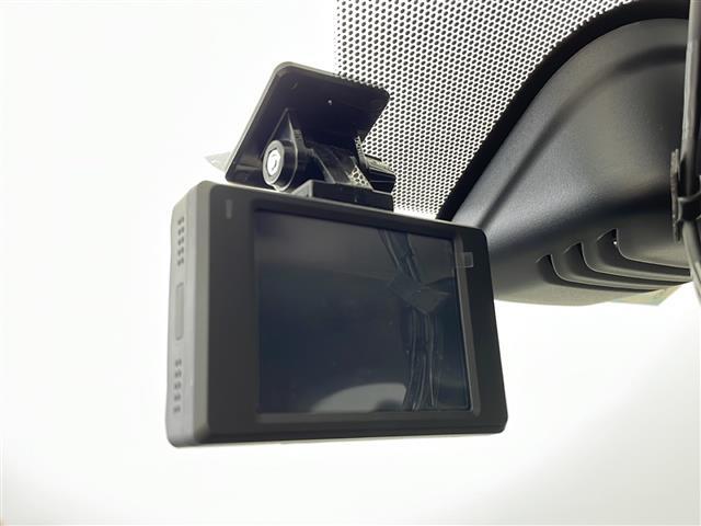 【ドライブレコーダー】映像・音声などの運転中の記録を残します。事故などを起こした起こされた時の証拠になりえますので、もしも時でも安心ですね。