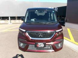 当店は諸費用も含めた総額表示を行っております。諸費用には車庫証明費用が含まれています。また、店舗納車を推奨しておりますので納車費用は含まれておりません。