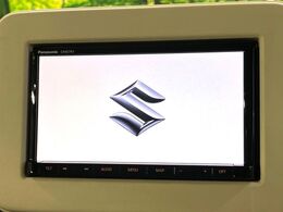 【純正ナビ】人気の純正ナビを装備。オーディオ機能も充実しており、Bluetooth接続すればお持ちのスマホやMP3プレイヤーの音楽を再生可能！毎日の運転がさらに楽しくなります！！