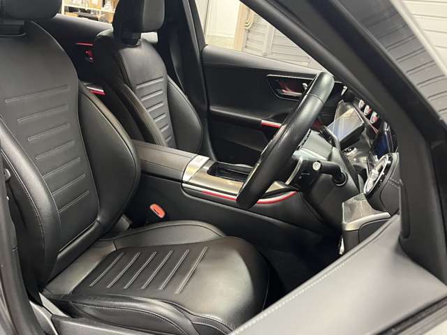 全国へのご納車を承っておりますので遠隔地のお客様にもご安心いただけます。（費用に関しましては、別途お見積りさせていただきます。）勿論、日本全国の正規ディーラーにて保証が受けられます。