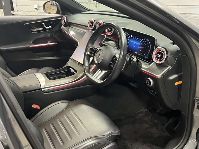 全国へのご納車を承っておりますので遠隔地のお客様にもご安心いただけます。（費用に関しましては、別途お見積りさせていただきます。）勿論、日本全国の正規ディーラーにて保証が受けられます。