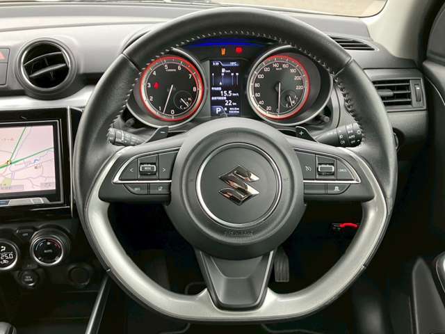 【ACC】一定速度での巡航はもちろん、前方の車両との距離を一定に保ちながら自動で加減速を行います。高速道路走行時には大変嬉しい機能です。