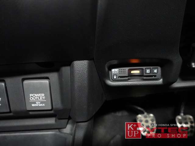 ETC車載器が装着済み。追加でドライブレコーダー装着などもお気軽にご相談ください。