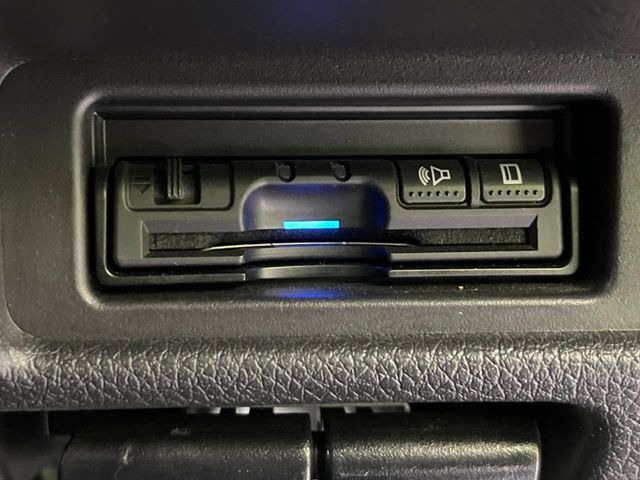【ETC】高速道路の料金所をストレスなく通過！話題のスポットやサービスエリアに多い「スマートIC」利用時は必須のアイテムです。当店でセットアップを実施、ご納車当日からすぐにご利用いただけます！