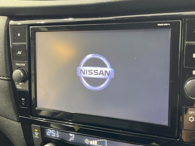 【純正9型ナビ】人気の純正ナビを装備。オーディオ機能も充実しており、Bluetooth接続すればお持ちのスマホやMP3プレイヤーの音楽を再生可能！毎日の運転がさらに楽しくなります！！