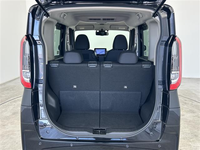 【トランク】積み込みやすくて、たっぷり積める荷室です。シートアレンジできるものは、乗車人数と荷物の量や大きさによってシートを動かすことができるので、より快適なドライブが可能です！
