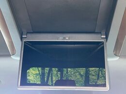 【13.2型フリップダウン】大画面モニターで後席でもエンタメをお楽しみいただけます。家族や友人とお出かけする機会が多い方に大人気です♪