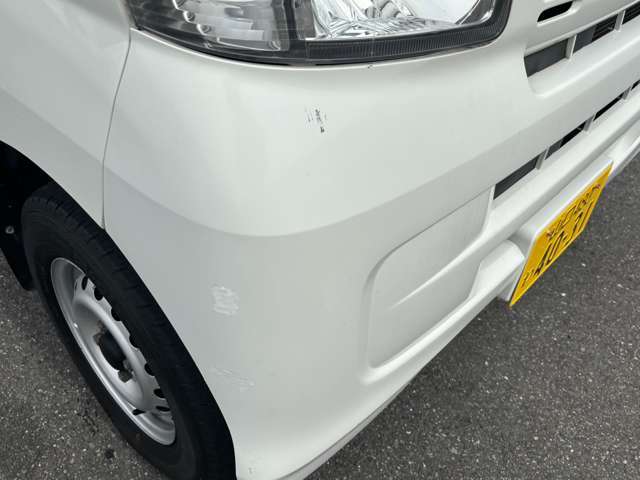 運転席側角すり傷あり
