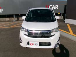 当店は諸費用も含めた総額表示を行っております。諸費用には車庫証明費用が含まれています。また、店舗納車を推奨しておりますので納車費用は含まれておりません。