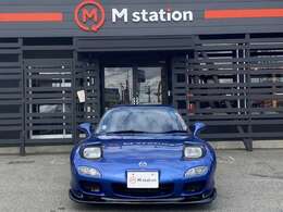 フロントバンパーは冷却効率を高めるために、開口部が拡大されたデザインに変更されています。