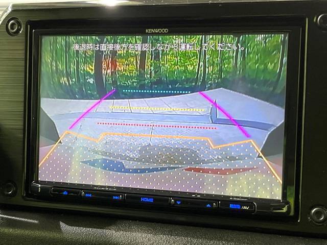 【バックカメラ】駐車時に後方がリアルタイム映像で確認できます。大型商業施設や立体駐車場での駐車時や、夜間のバック時に大活躍！運転スキルに関わらず、今や必須となった装備のひとつです！