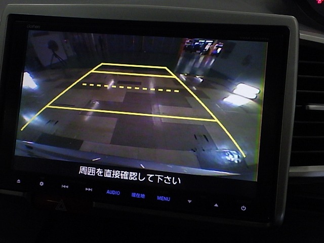 バックカメラの画像です。ガイドラインがスムースな車庫入れをサポートいたします！車庫入れの安心感がアップしますね☆