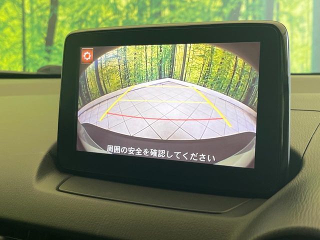 【バックカメラ】駐車時に後方がリアルタイム映像で確認できます。大型商業施設や立体駐車場での駐車時や、夜間のバック時に大活躍！運転スキルに関わらず、今や必須となった装備のひとつです！