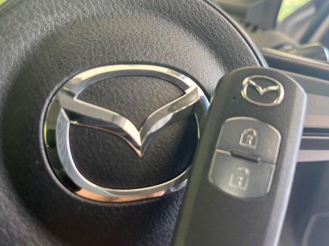 【アドバンストキー】カバンやポケットに入れたままでもドアの施錠・解錠が可能なスマートキーを装備。エンジンのオン・オフ時もカギを取り出す必要が無いからとっても便利です♪