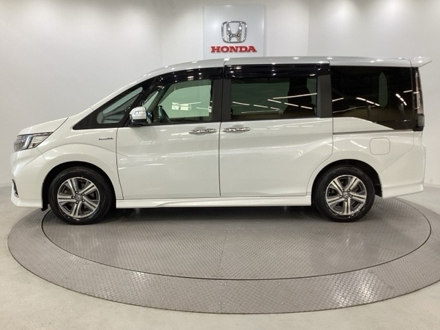 購入後も自社指定整備工場完備でお客様の愛車をしっかりサポート致します！御納車時には安全かつ安心してお乗り頂けるようホンダ専門知識を持つ整備スタッフが点検・整備・装備も説明をしてお渡ししております。