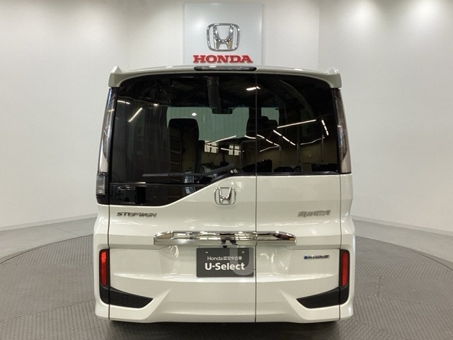 【Honda認定中古車 U-Select】　は3つの安心をお約束します。　1　Hondaのプロが整備した安心。 2　第三者機関がチェックした安心。　3　購入後もHondaが保証する安心。