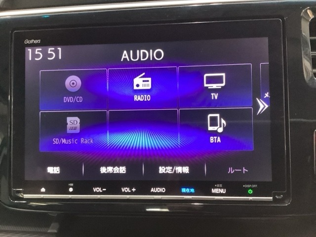 ナビゲーションはフルセグTV、インターナビ対応のGathers純正メモリーナビを搭載しています。Bluetoothオーディオ機能がありますので、スマートフォンなどの音楽も再生できます。