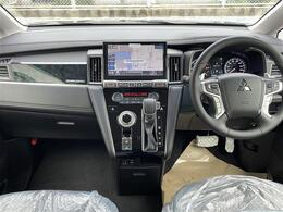 【　オ【インパネ全体】全方位で視界が広く、高い目線で運転もしやすいです！ートエアコン　】車内温度を感知して自動で温度調整をしてくれるのでいつでも快適な車内空間を創り上げます！