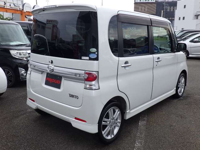 車両入庫チェックではエンジン・機関系をはじめ、電装装備、内装など100項目以上のチェックをしています。試乗も行なっていますのでご安心下さい。