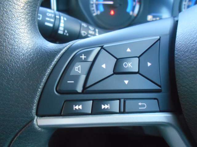 ステアリングスイッチで、ハンドルから手を離さずにボリューム調整やオーディオ操作などが可能です！