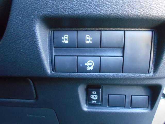 両側オートスライドドア装備