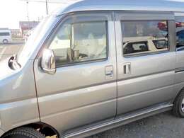 当店でお車ご購入のお客様に限り、新品夏タイヤor冬タイヤ（お好きな方）＆アルミセットを業者流通価格40000円でご提供致します。