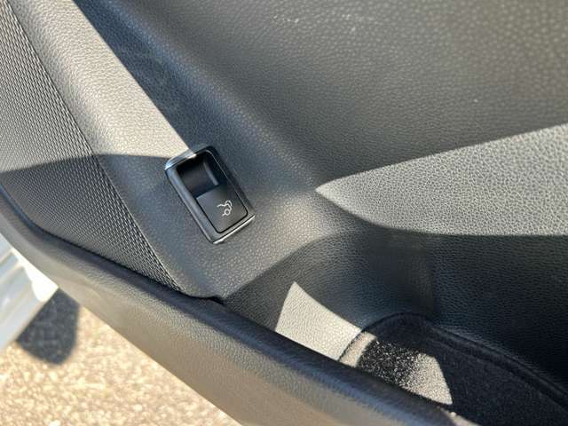 快適なショールームにて、お車選びのお手伝いから、ご購入後の整備待ちまで、ご対応致します。