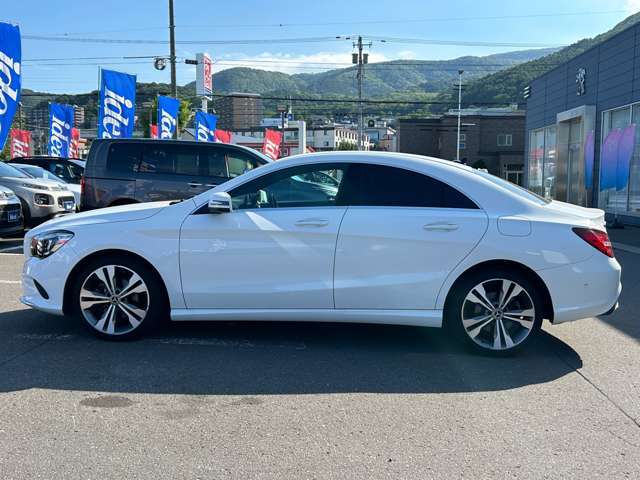 外装は専任スタッフによる真心込めたワックス磨きを実施しております。内装もクリーニングを実施させていただいております。質の良さをご体感くださいませ。