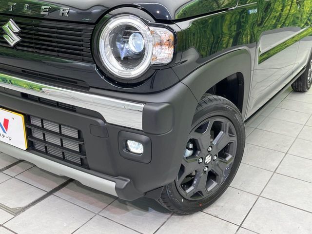 【LEDヘッドライト】悪天候や夜間走行時も良好な視界を確保し安心して運転できる高輝度LEDヘッドライトを装備！点灯速度が早く、消費電力も抑えられています。