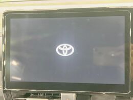 【10.5インチナビ】高級感とインパクトのある大画面ナビを装備。各種オーディオ操作はもちろん、スマホ連携もできる利便性の高いナビです♪