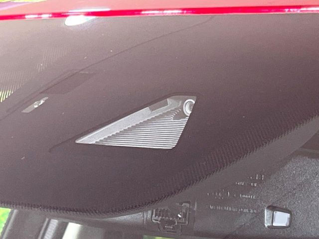 【i-ACTIVESENSE】走行中に前方の車両等を認識し、衝突しそうな時は警報とブレーキで衝突回避と被害軽減をアシスト。より安全にドライブをお楽しみいただけます。