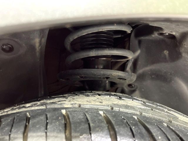 お車を安心してお乗りいただく為には、足回りの定期点検が欠かせません。サービスサポート（有償保証）では無料点検もご提供しており、安心のカーライフをお過ごしいただけるサポート体制が整っています。