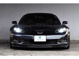 迫力あるヘッドライトデザイン。