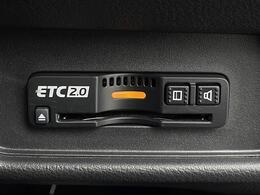 【ETC】有料道路を利用する際に料金所で停止することなく通過できる、ETC車載器（ノンストップ自動料金収受システム機器）が装備されています。セットアップを行うことで利用可能になります。