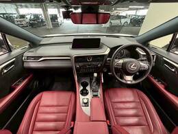見通しの良いコックピットは普段のドライブに最適。運転しやすいお車となります。