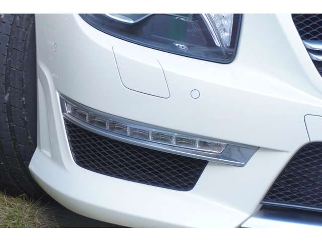 LEDドライビングライトもAMG専用デザインでございます。