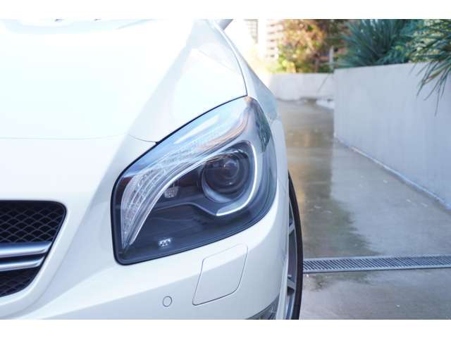 ヘッドライトに傷や割れなどもなく綺麗な状態でございます。