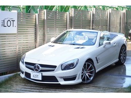 インテリアカラーはポーセレンと名付けられたホワイト系レザーがあしらわれております。