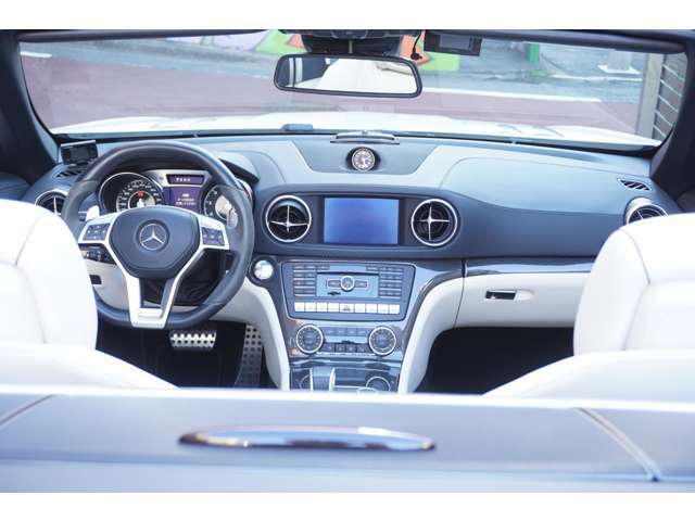 「速さ」「安定性」「快適さ」「ラグジュアリー性」「希少性」「体験」「ステータス」これらすべて兼ね備えた、いわば“唯一無二のロードスター”でございます。