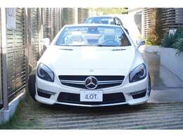 フロントロングノーズ＆ショートデッキのスタイルはSLをたらしめる伝統のシルエットでございます。