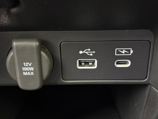 お車に合わせて無料保証以外にも、保証範囲、期間、距離を拡充させた有料保証もご用意しております！中古車の購入が初めてで不安・・・というお客様もご安心ください！