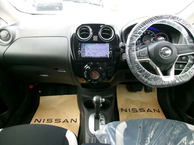 視界も広くゆったりとしているので、女性の方にも運転しやすい車になっています！.