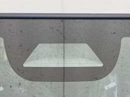 【ホンダセンシング】走行中に前方の車両等を認識し、衝突しそうな時は警報とブレーキで衝突回避と被害軽減をアシスト。より安全にドライブをお楽しみいただけます。