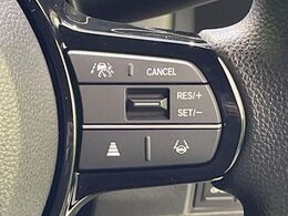 【アダプティブクルーズコントロール】高速道路での長距離走行が楽に！！自動で速度を保つクルーズコントロールが、衝突軽減システムと連携し、前方の車両を感知して車間を保つように速度調節してくれます！！