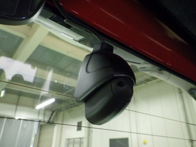 【リアドライブレコーダー】後方からのあおり運転や、万が一の事故にあった場合でも、ドライブレコーダーがその瞬間の映像を記録しています！事故だけでなく、楽しいお出かけの風景なども録画してくれています。